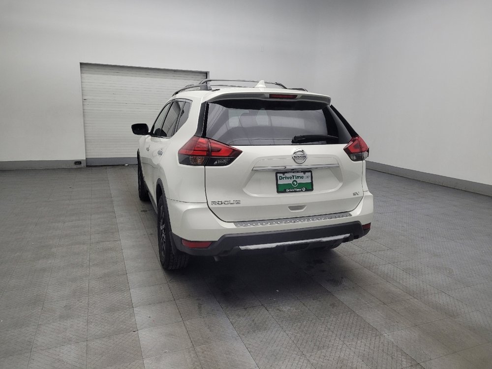 Used 2017 Nissan Rogue SV w/ Midnight Edition image 5