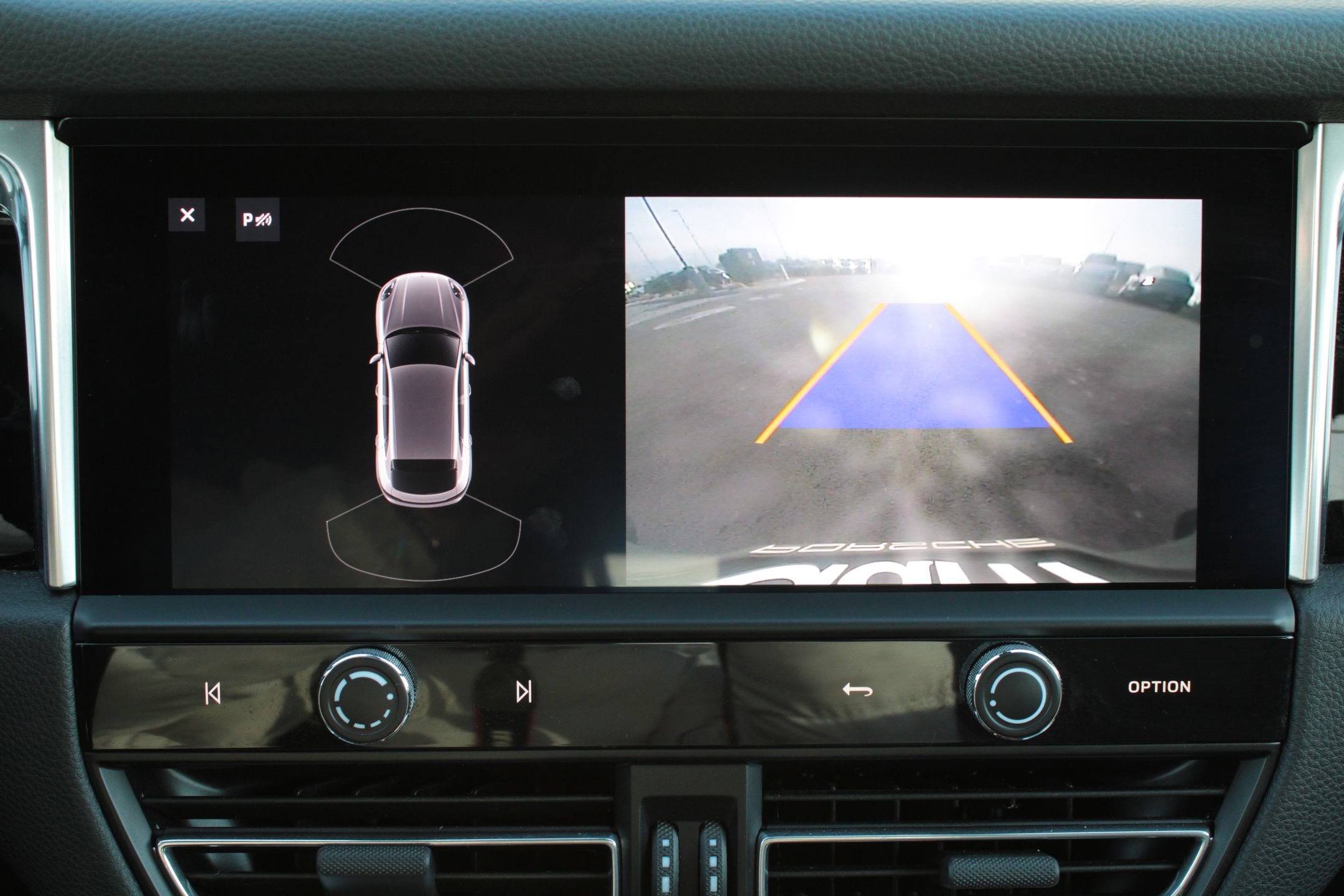 Used 2023 Porsche Macan image 18