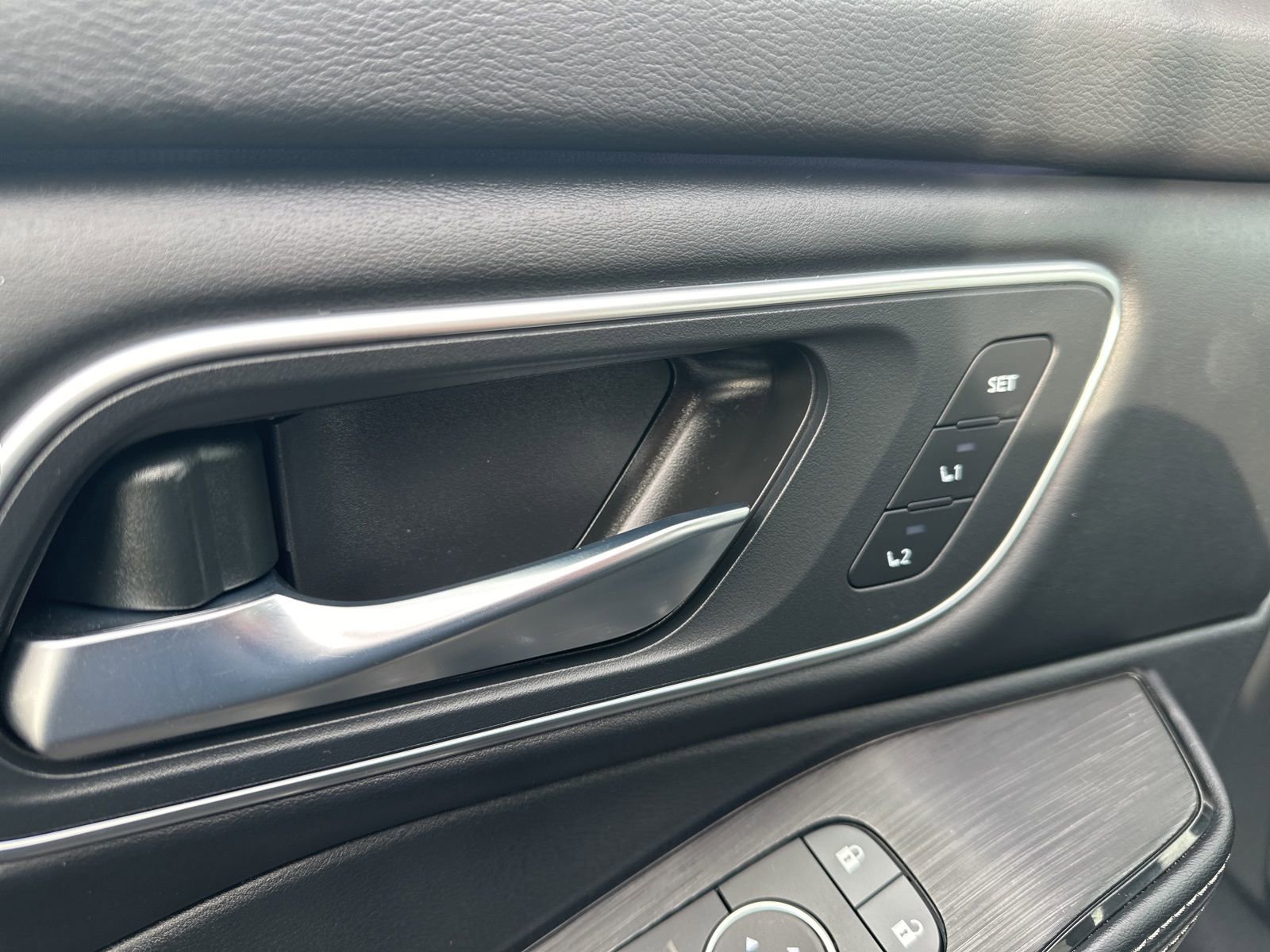 Used 2024 Nissan Rogue Platinum image 16