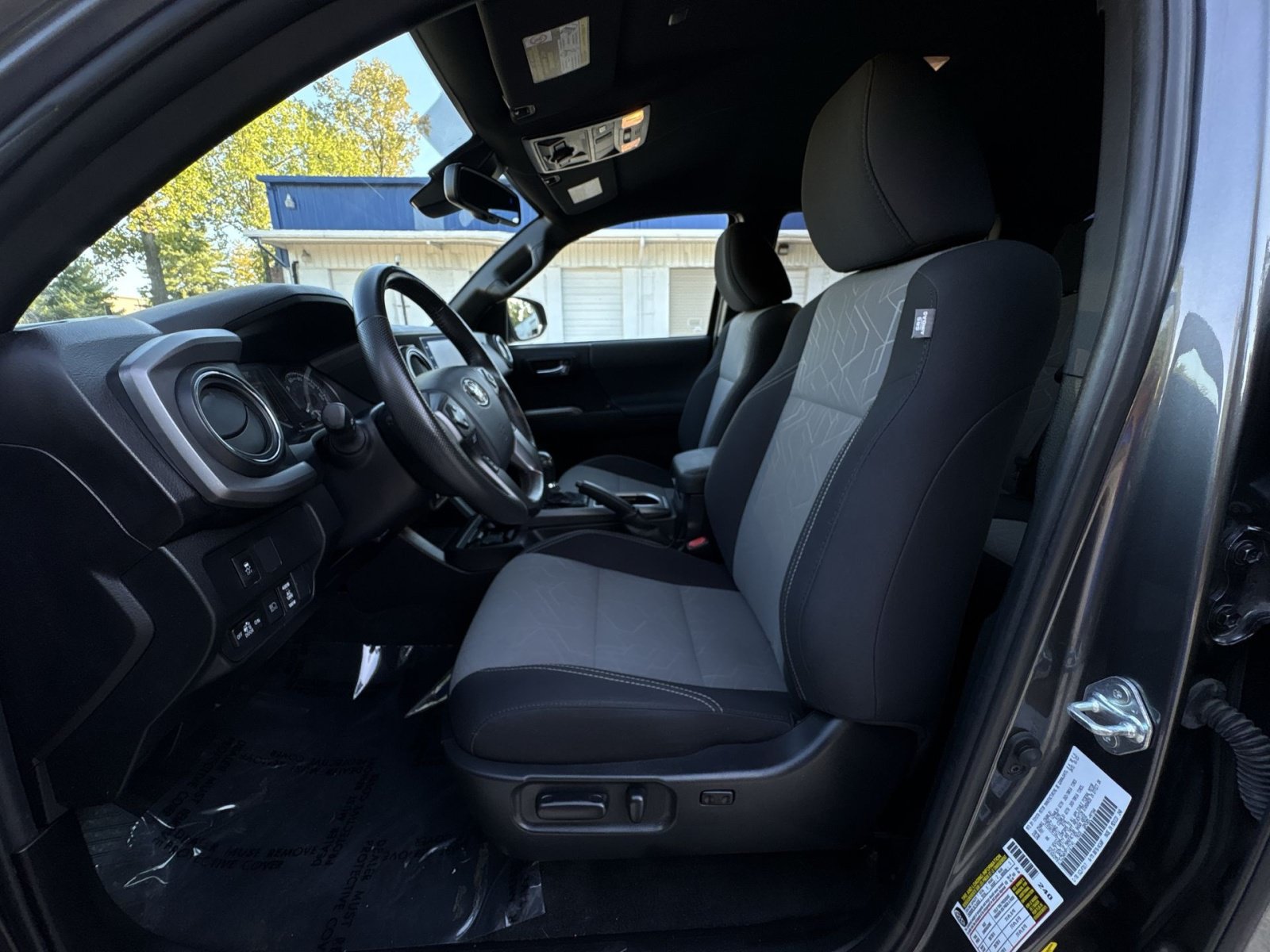 Used 2023 Toyota Tacoma TRD Off-Road w/ Technology Package AWD/4WD image 16