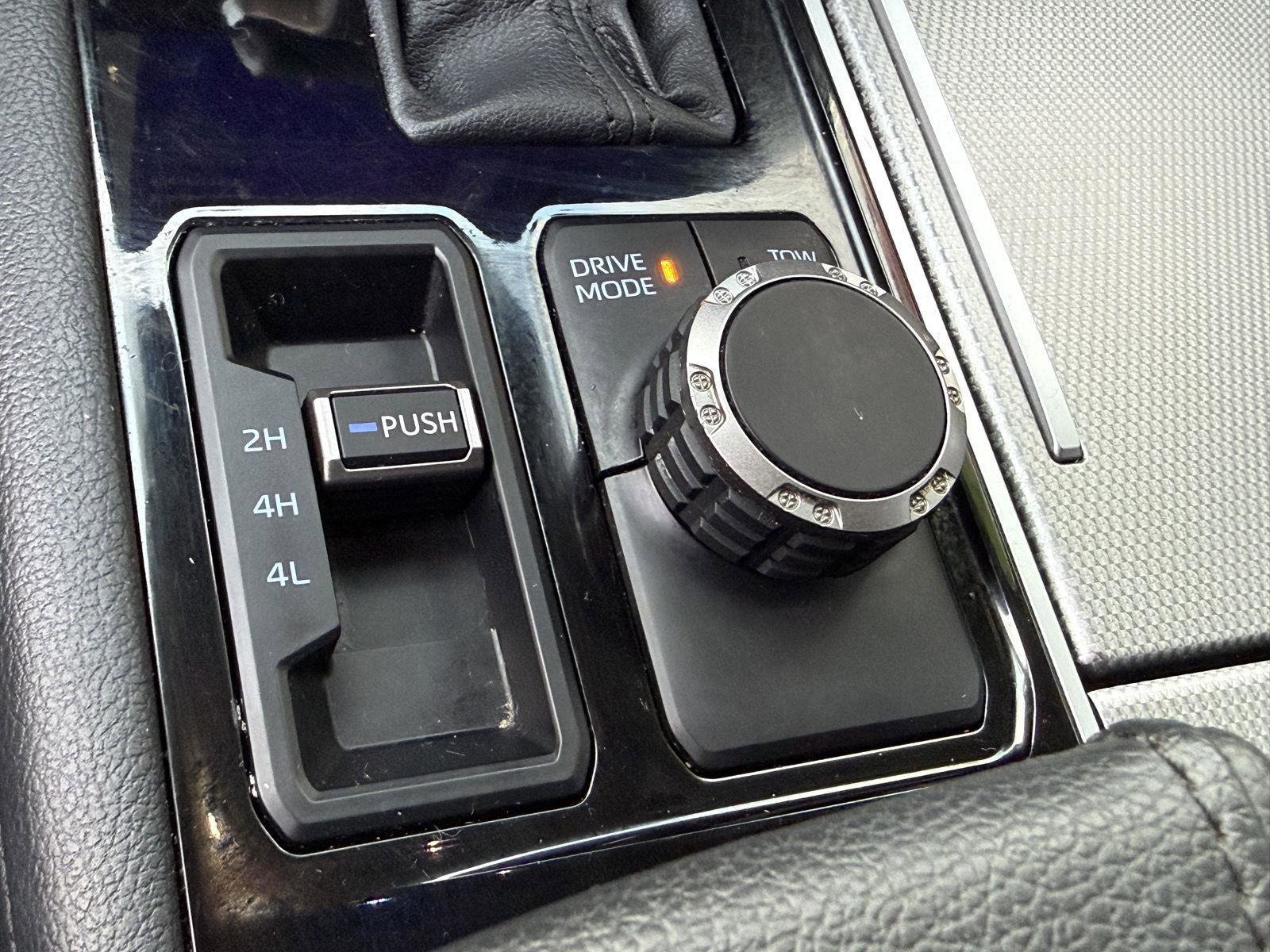 Used 2023 Toyota Sequoia Limited image 28