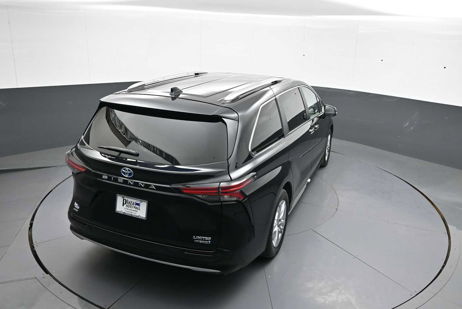 Used 2024 Toyota Sienna Limited AWD/4WD image 40