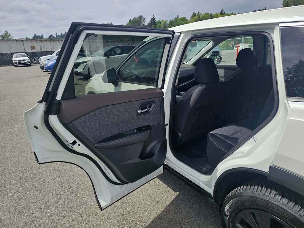 Used 2021 Nissan Rogue SV AWD/4WD image 19