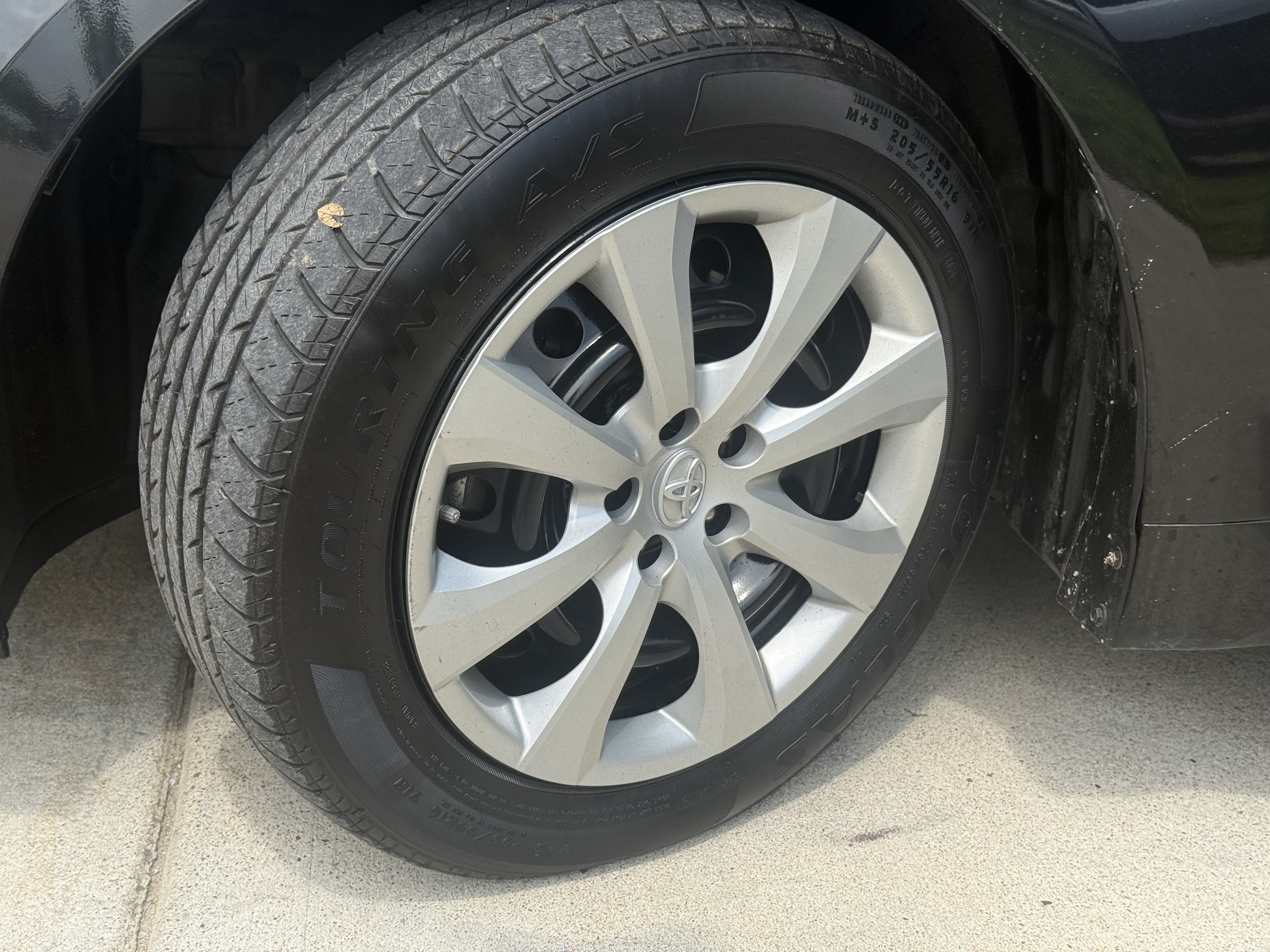Used 2022 Toyota Corolla LE FWD image 19