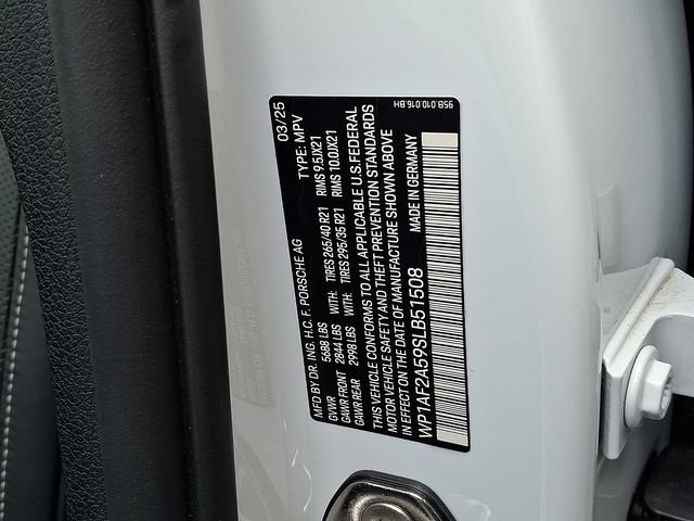 Certified 2025 Porsche Macan GTS AWD/4WD image 31