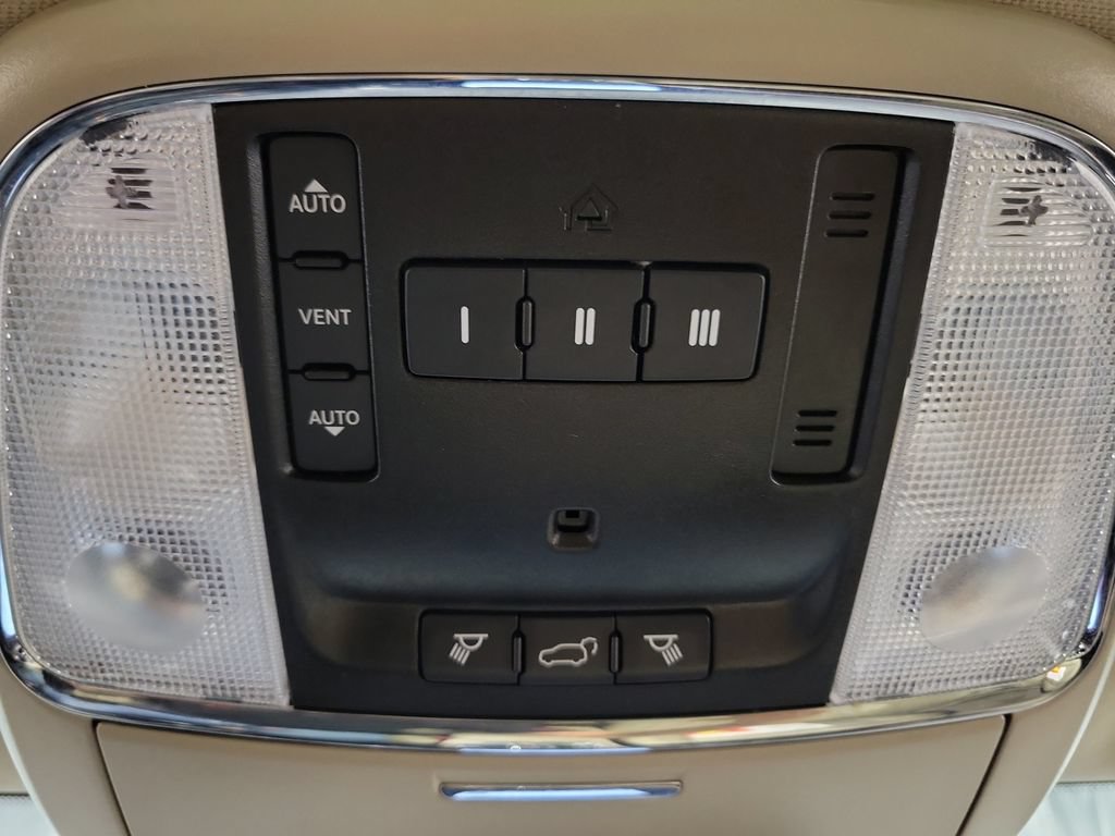 Used 2021 Jeep Grand Cherokee Limited AWD/4WD image 22