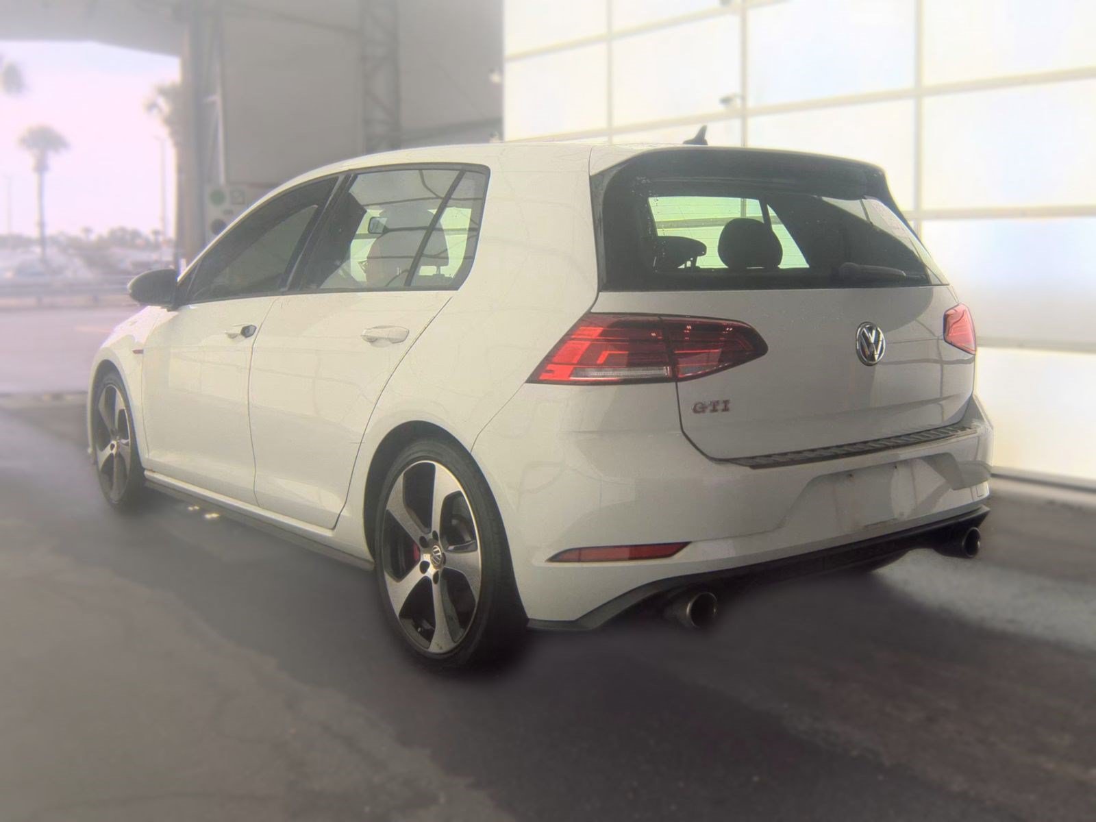 Used 2019 Volkswagen GTI SE FWD image 4