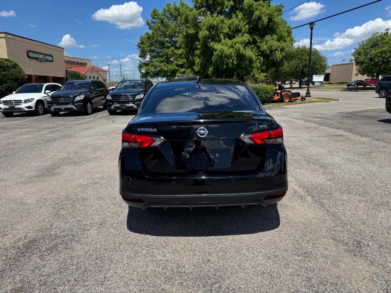 Used 2021 Nissan Versa SV image 8