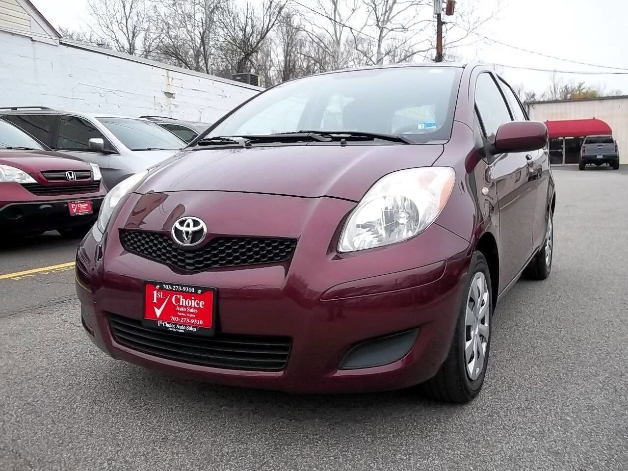 Used 2010 Toyota Yaris 4-Door Hatchback image 1