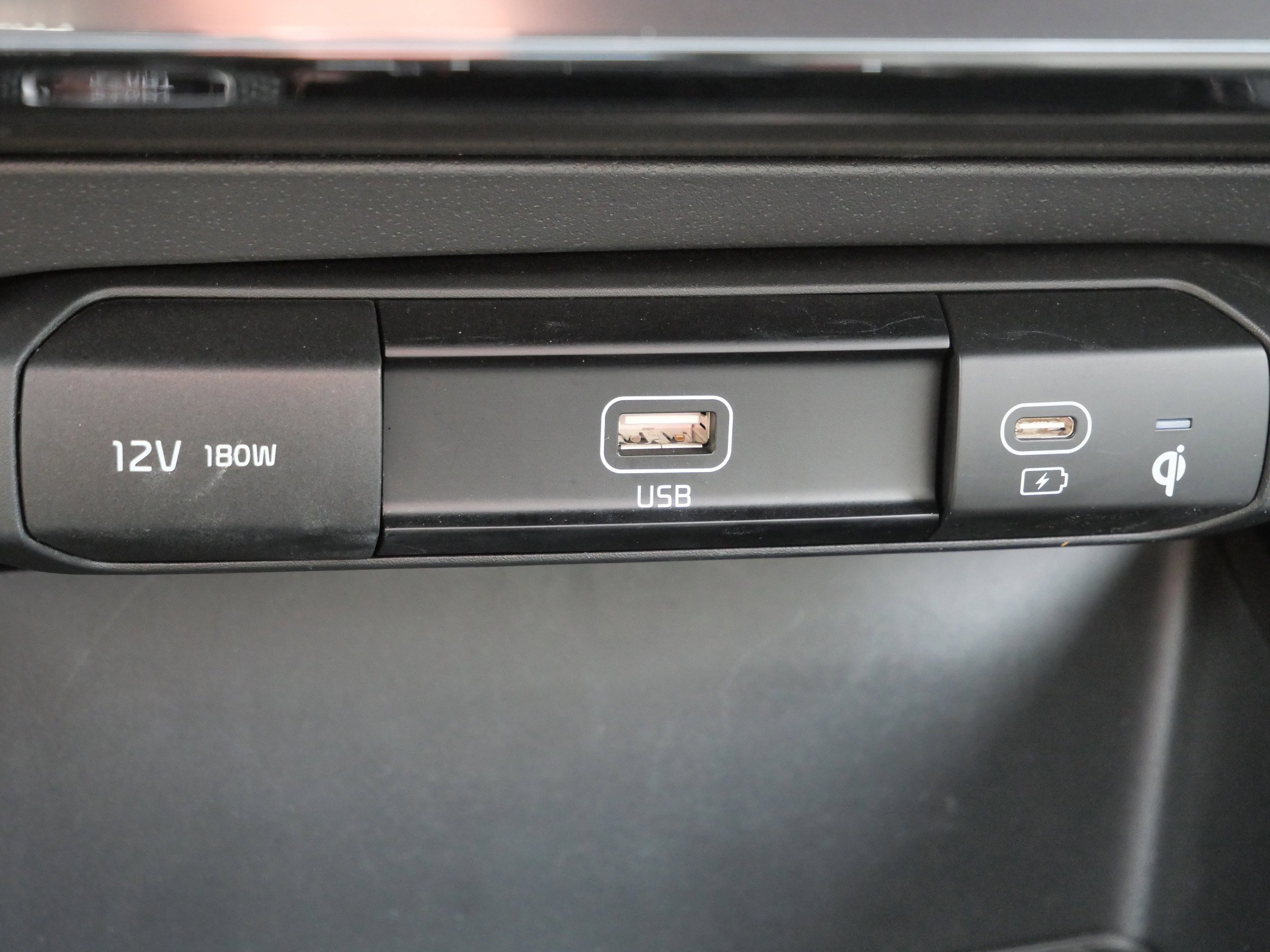 Used 2025 Kia Niro SX image 28