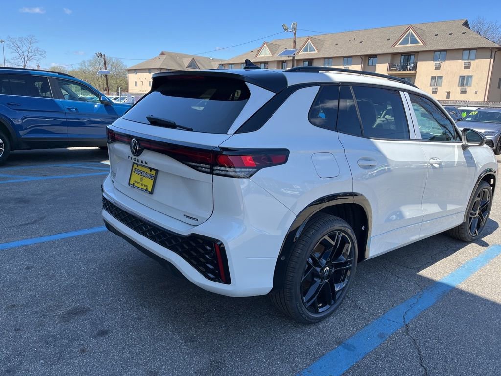 New 2026 Volkswagen Tiguan SE R-Line image 15