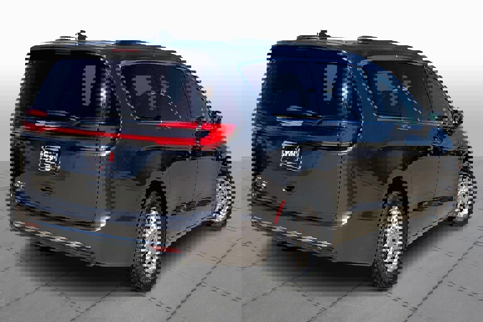 Used 2022 Chrysler Pacifica Touring-L image 13