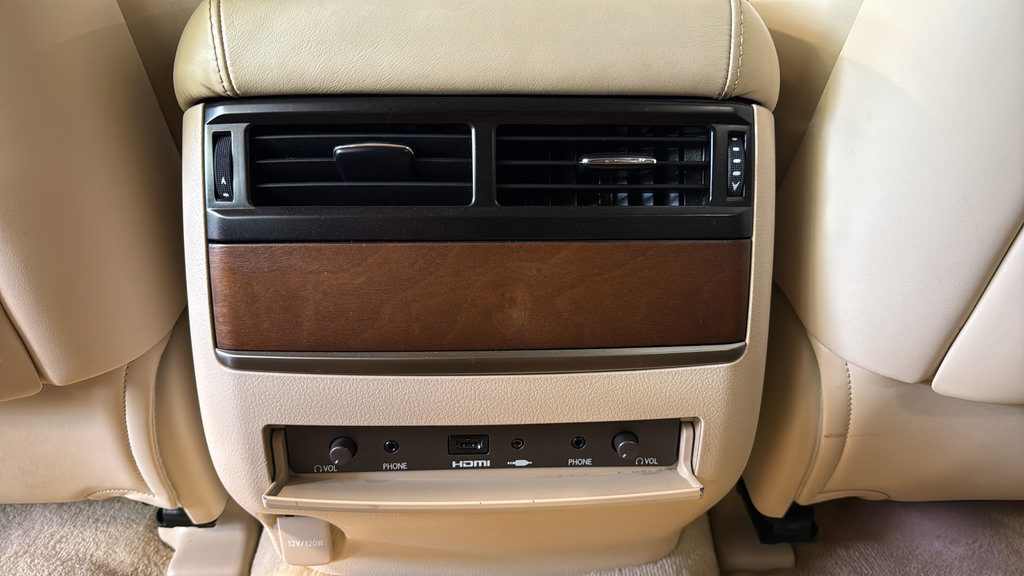 Used 2018 Lexus LX 570 4WD w/ Luxury Package image 19