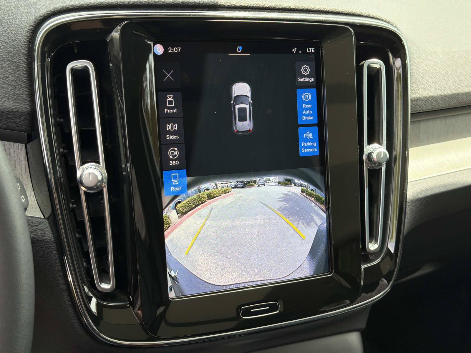 Certified 2023 Volvo XC40 B5 Ultimate AWD/4WD image 13