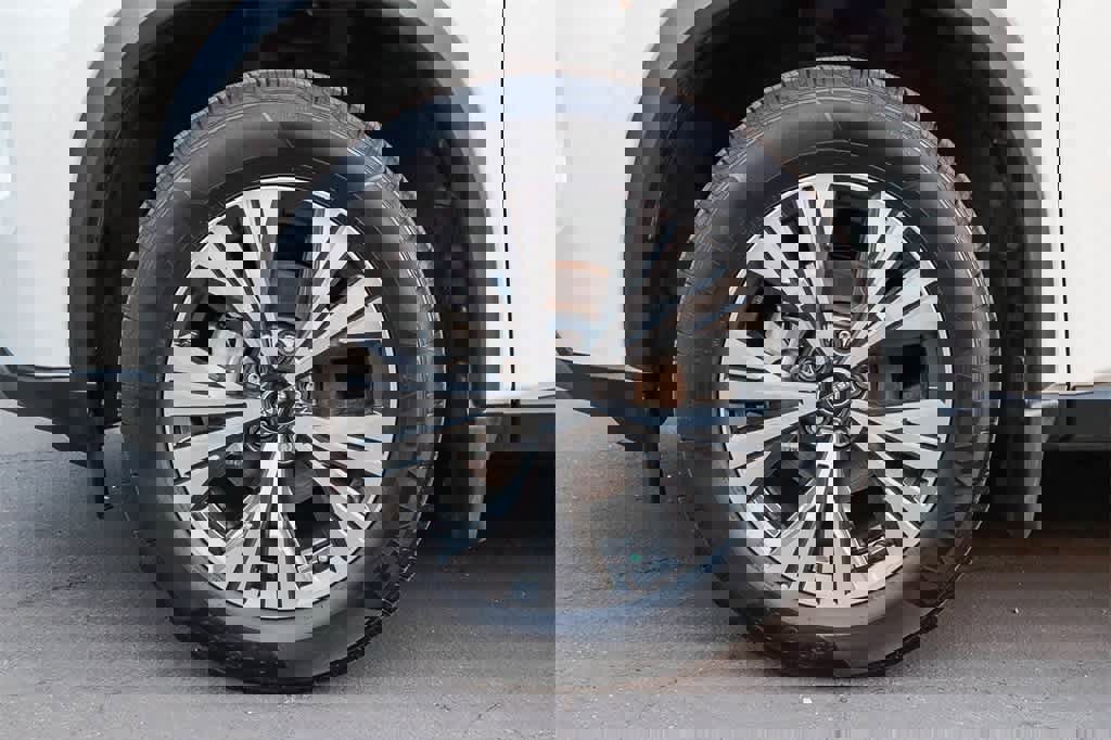 Used 2023 Nissan Rogue SV image 11