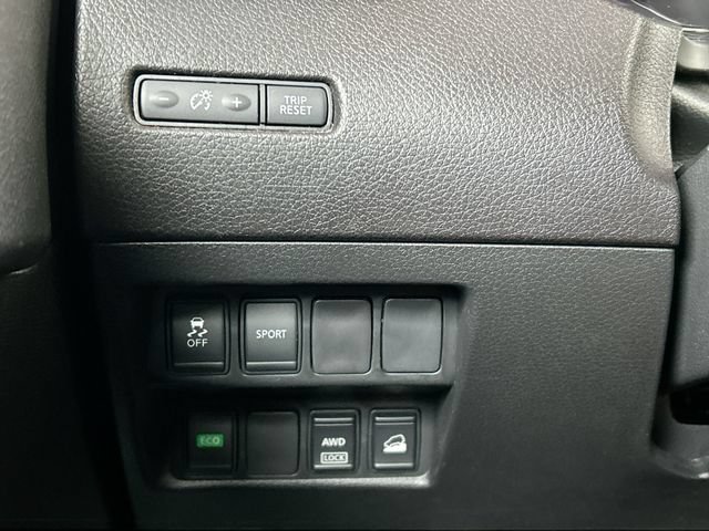 Used 2016 Nissan Rogue S AWD/4WD image 16