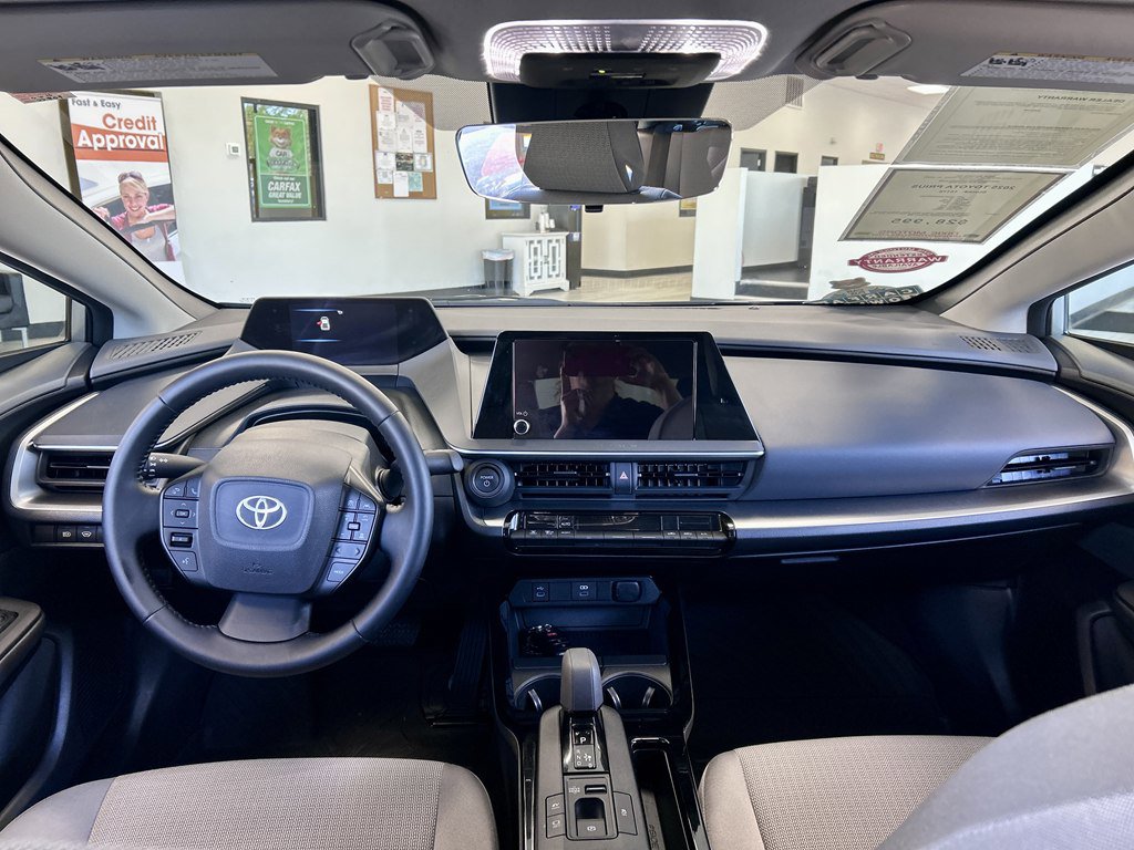 Used 2025 Toyota Prius LE image 10