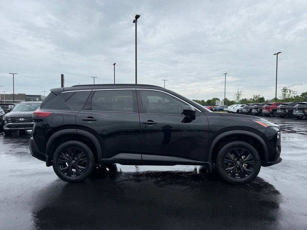 Used 2023 Nissan Rogue SV w/ SV Premium B Package FWD image 4