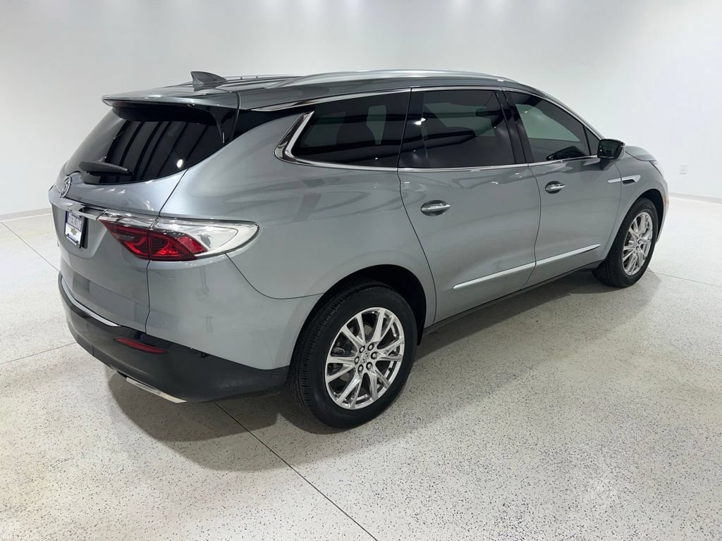 Used 2024 Buick Enclave Essence w/ Experience Buick Package FWD image 5