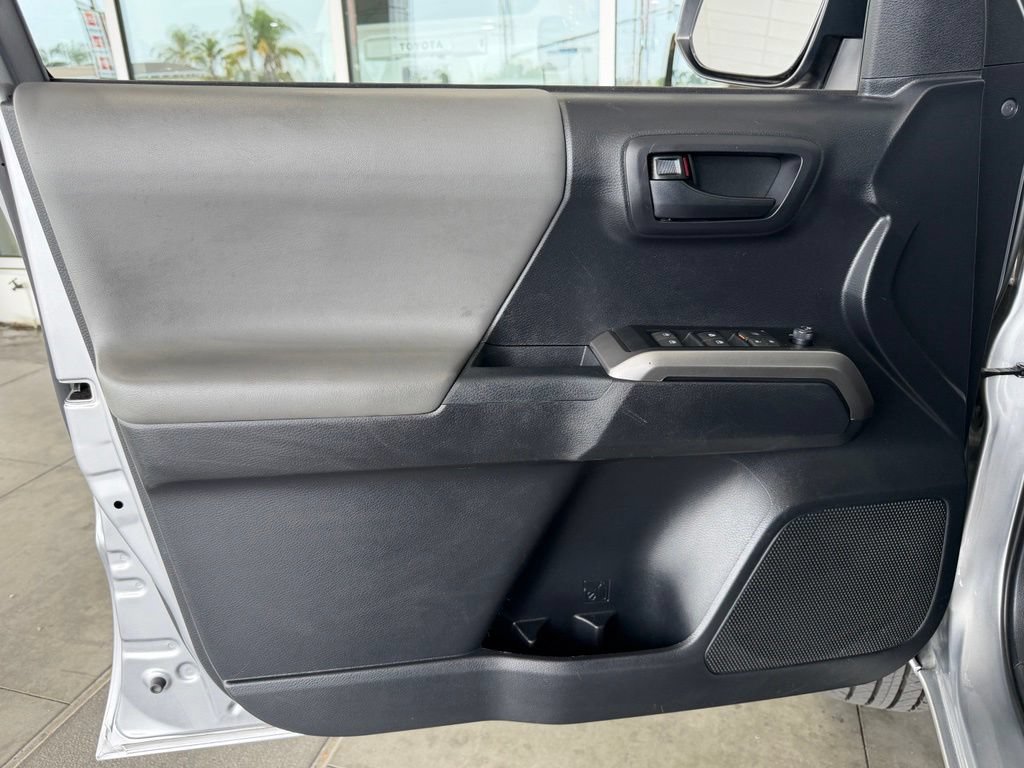 Certified 2019 Toyota Tacoma SR5 AWD/4WD image 18