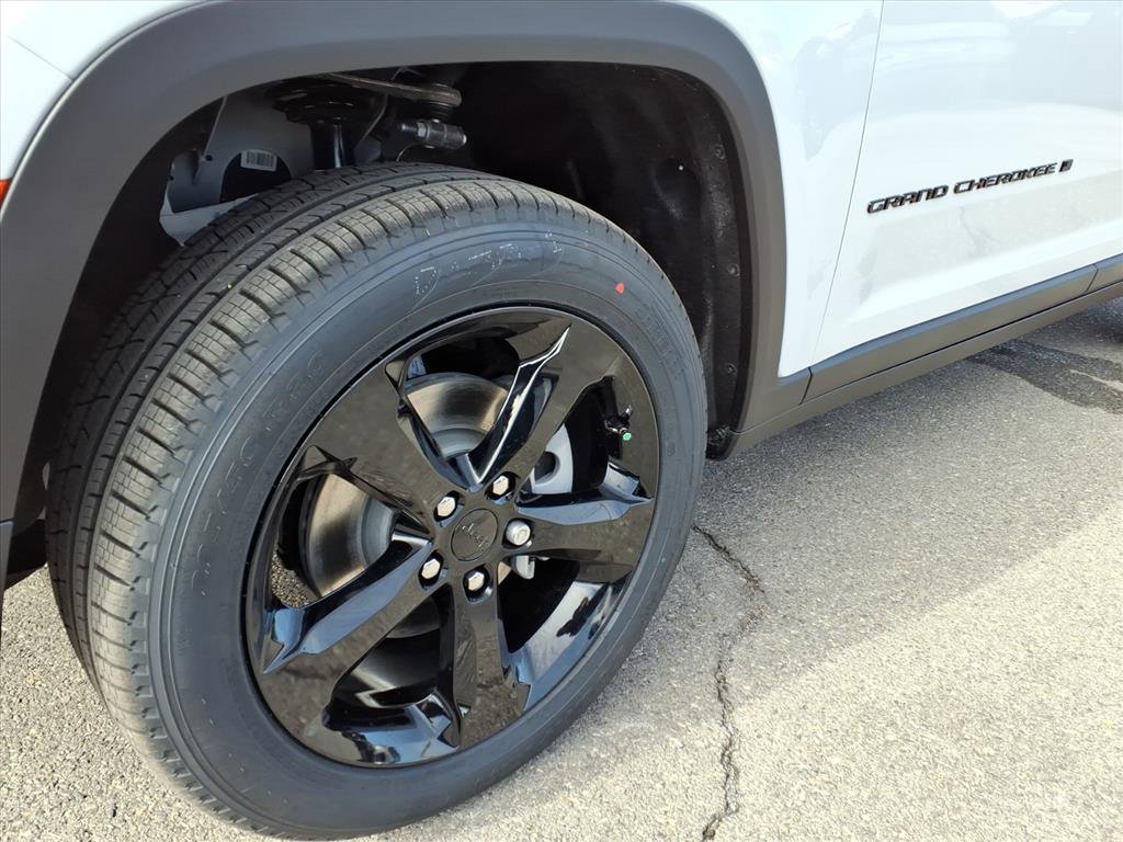 New 2026 Jeep Grand Cherokee Limited w/ Limited Altitude Package image 10
