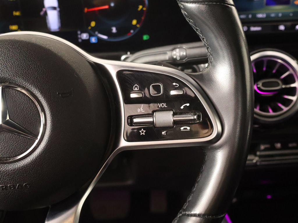 Used 2023 Mercedes-Benz GLB 250 4MATIC w/ Premium Package image 39