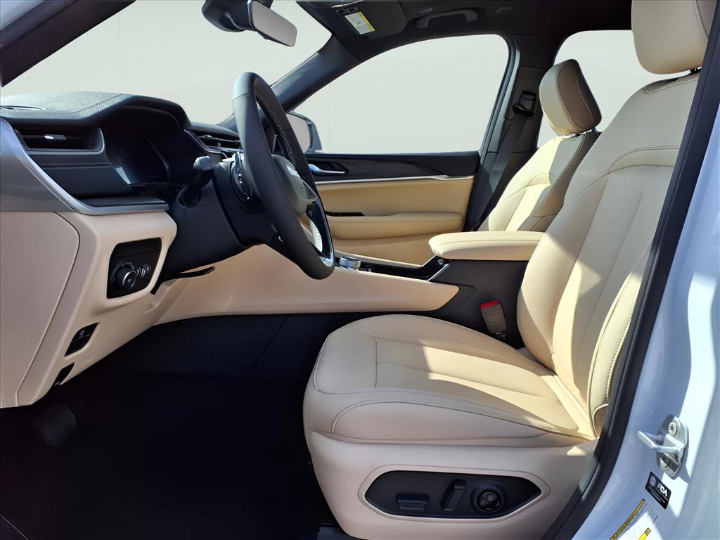 New 2025 Jeep Grand Cherokee L Limited image 8