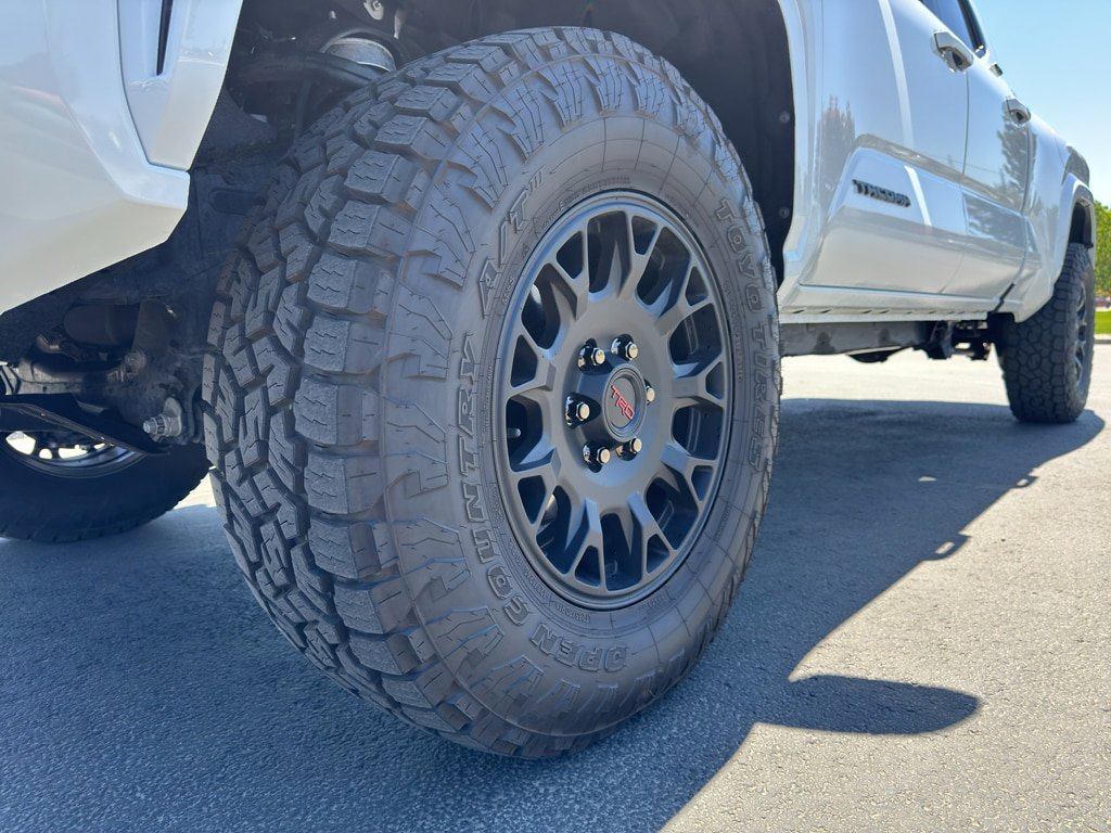 Used 2025 Toyota Tacoma SR5 AWD/4WD image 17