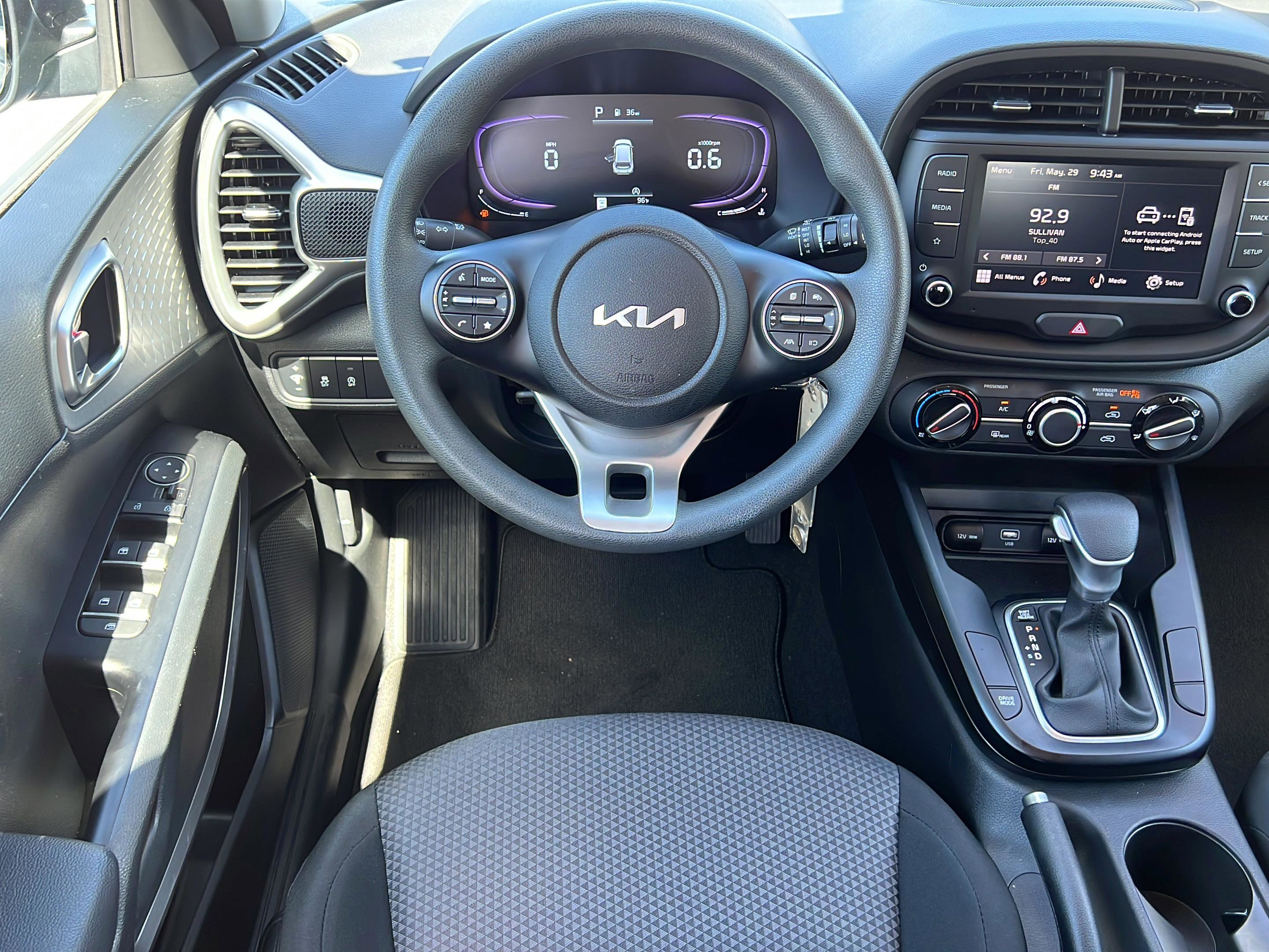 Certified 2025 Kia Soul LX w/ LX Technology Package FWD image 12