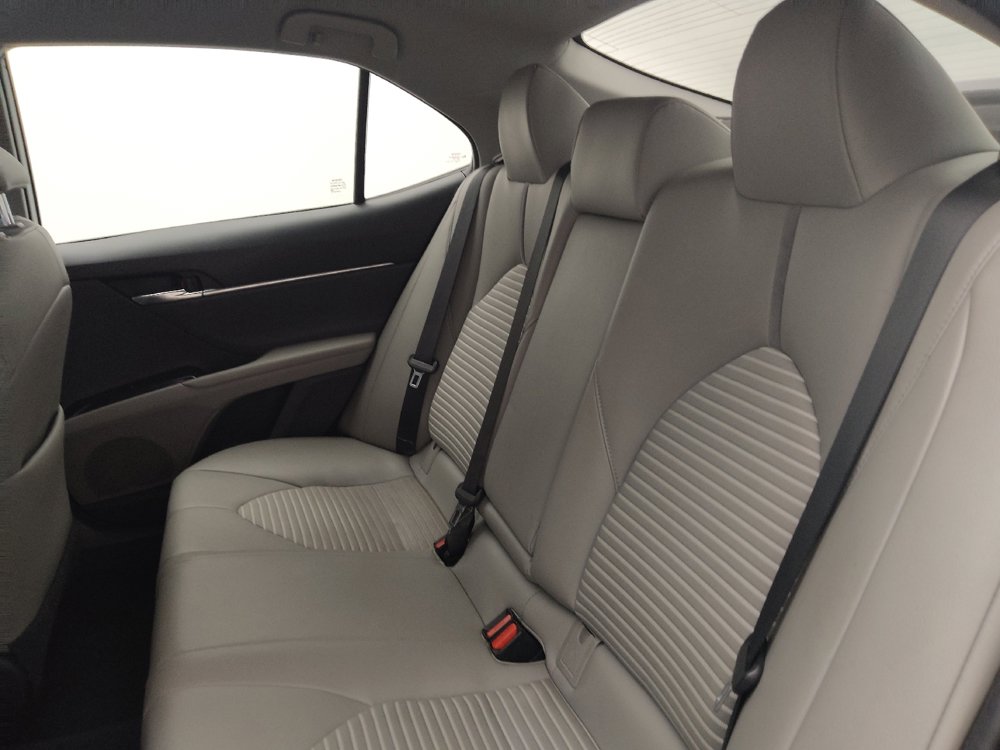 Used 2018 Toyota Camry SE w/ Convenience Package FWD image 18