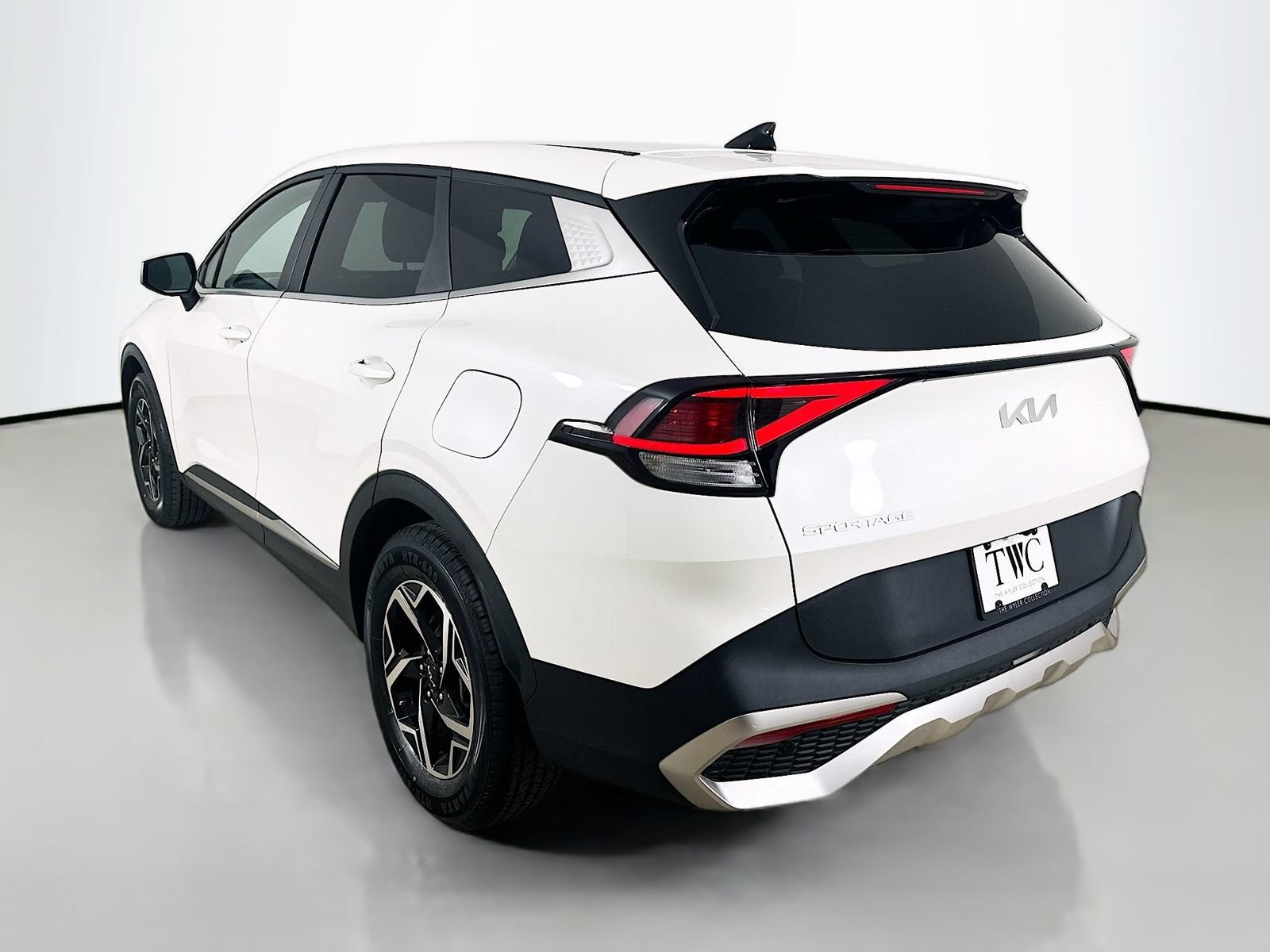 Used 2023 Kia Sportage LX FWD image 7