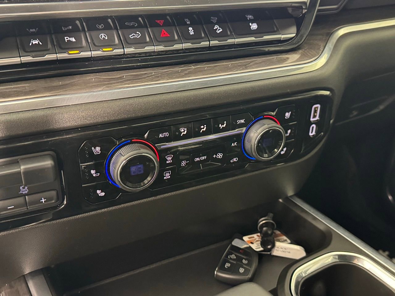 Used 2024 Chevrolet Silverado 1500 LTZ AWD/4WD image 19