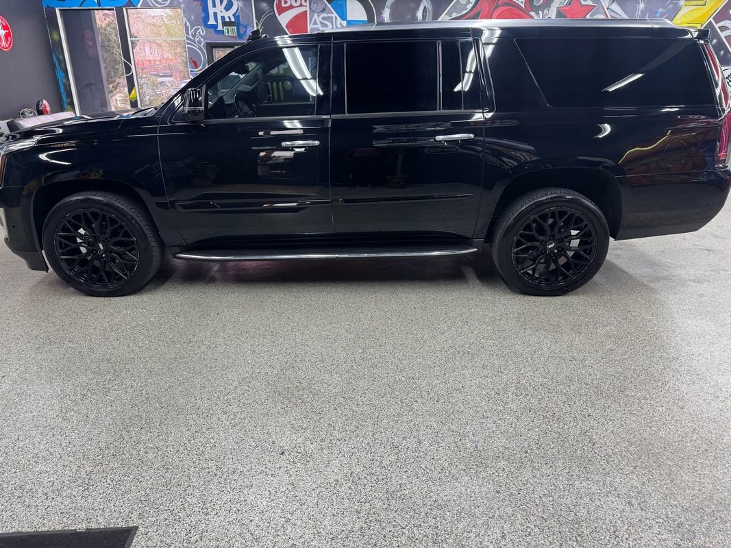 Used 2020 Cadillac Escalade ESV Luxury w/ Escalade Sport Edition AWD/4WD image 2