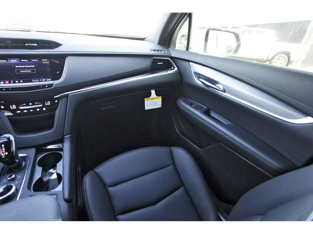 New 2025 Cadillac XT6 Luxury AWD/4WD image 10