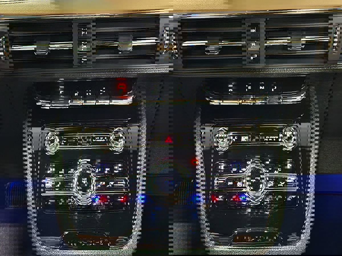 Used 2020 Lincoln Corsair Reserve w/ Elements Package FWD image 38