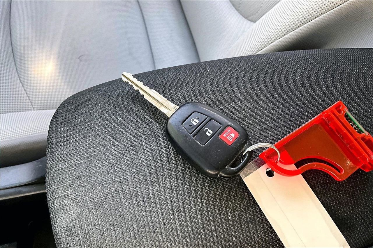 Used 2023 Toyota Corolla Cross L image 35