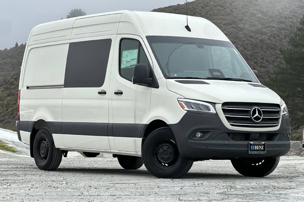 Used 2025 Mercedes-Benz Sprinter 2500 image 2
