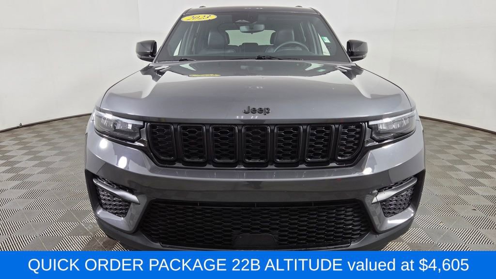 Used 2023 Jeep Grand Cherokee Altitude image 2