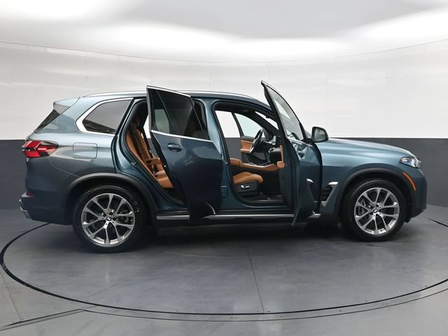 Used 2024 BMW X5 xDrive40i w/ Premium Package AWD/4WD image 39
