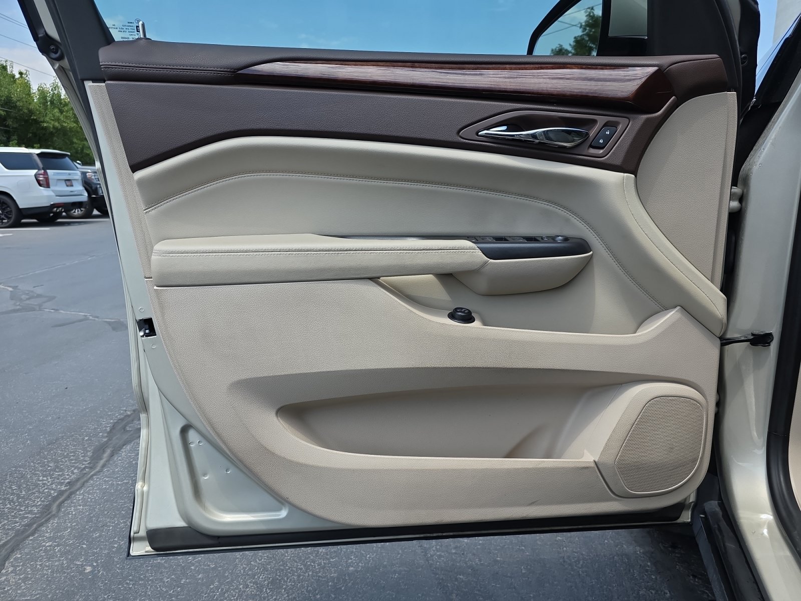 Used 2014 Cadillac SRX Premium AWD/4WD image 9