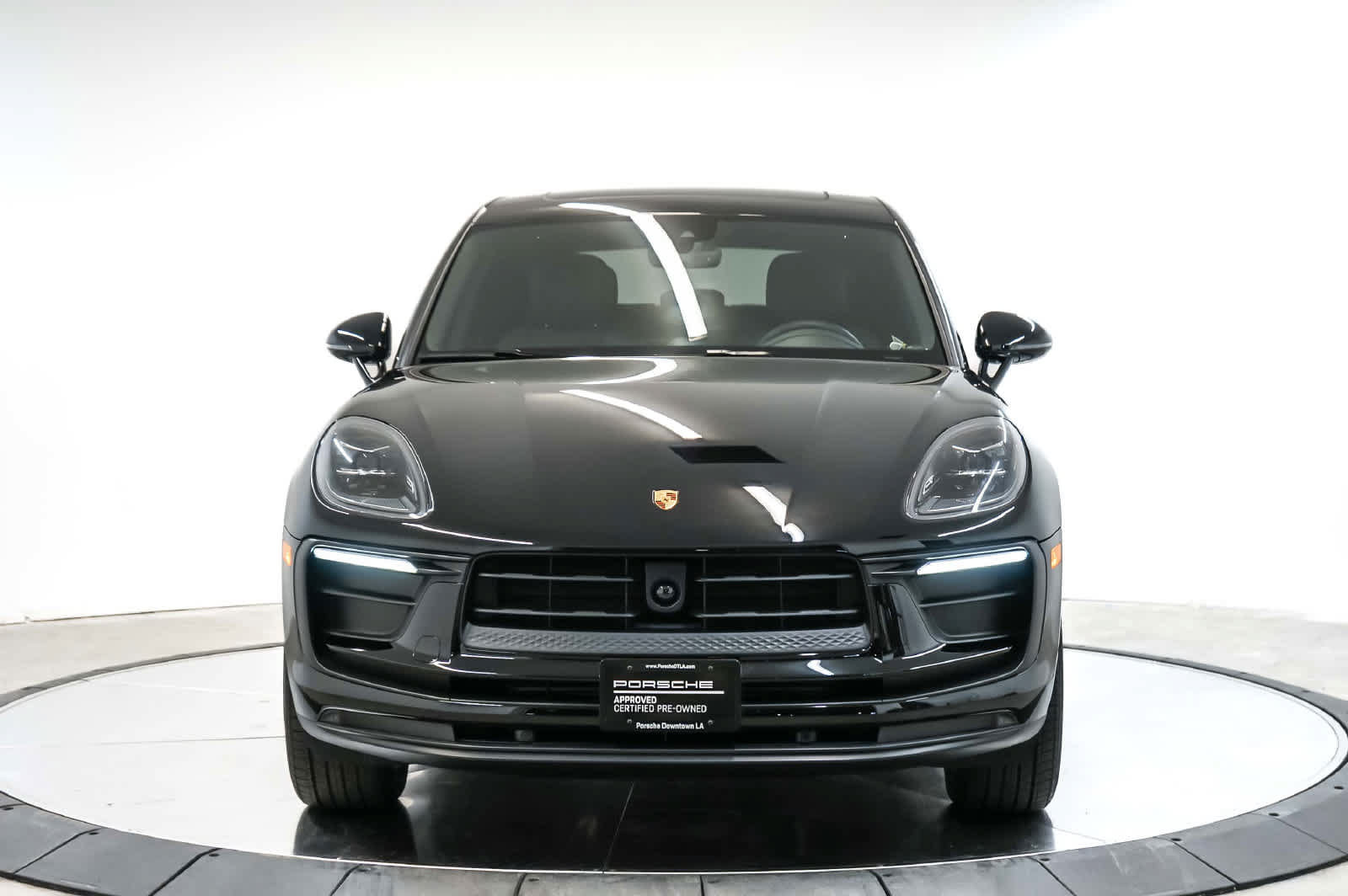 Certified 2026 Porsche Macan AWD/4WD image 6