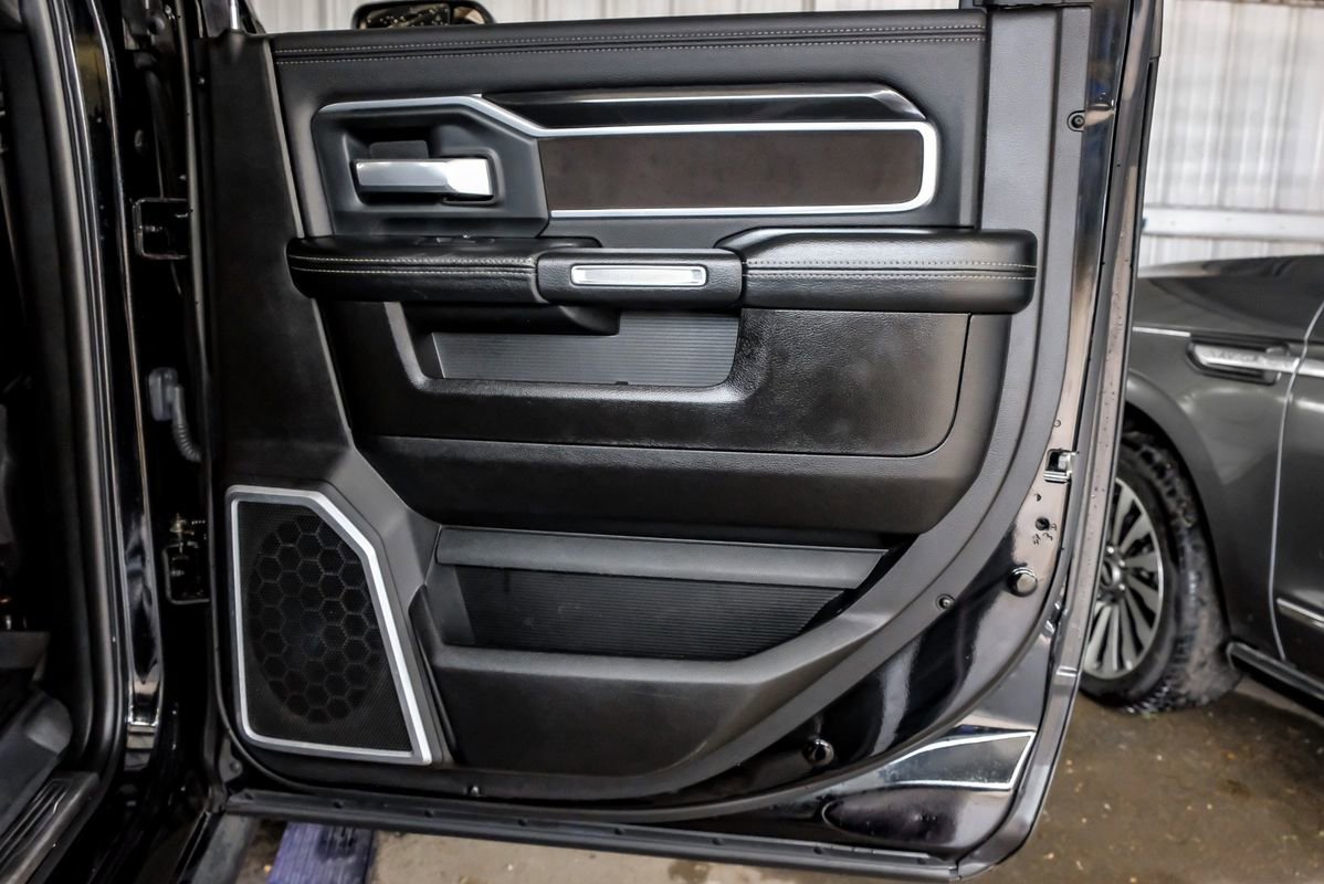 Used 2019 RAM 2500 Laramie w/ Black Appearance Package AWD/4WD image 47
