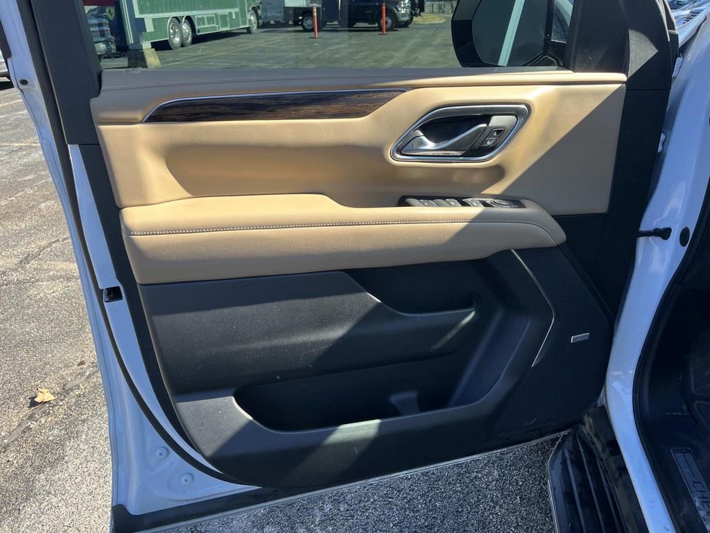 Used 2021 Chevrolet Tahoe Premier w/ Premium Package image 19