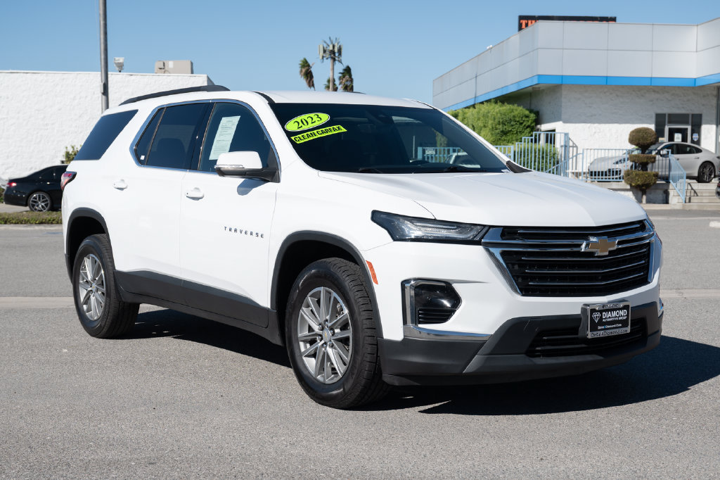 Used 2023 Chevrolet Traverse LT FWD image 1