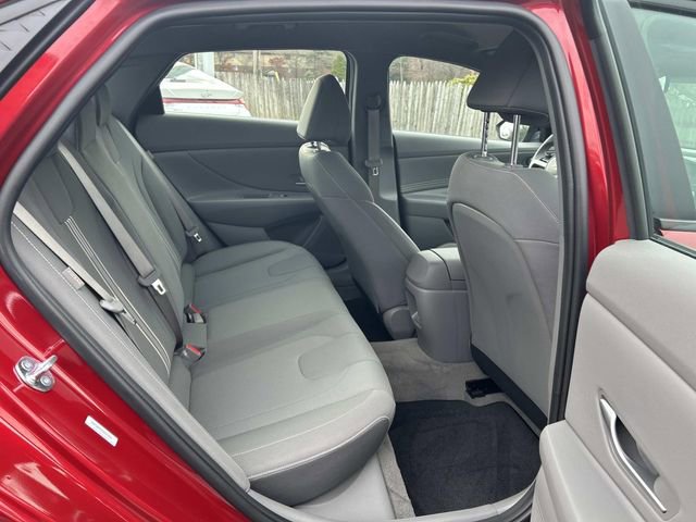 Used 2025 Hyundai Elantra Sport image 14