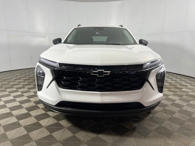 New 2026 Chevrolet Trax LT w/ Driver Confidence Package FWD image 2