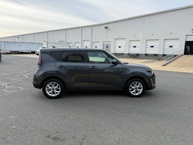 Used 2023 Kia Soul LX w/ Option Group 015 FWD image 5