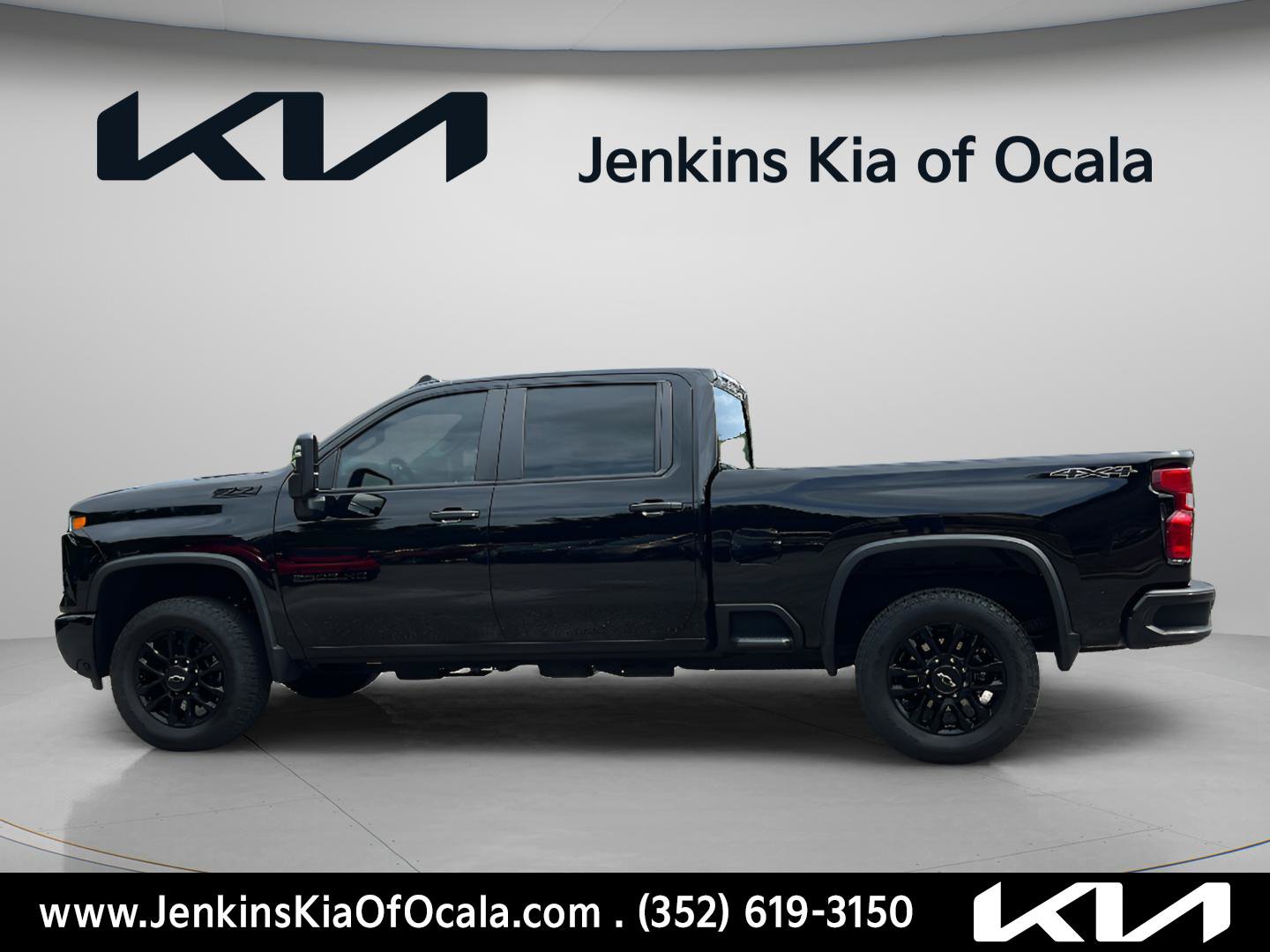 Used 2025 Chevrolet Silverado 2500 Custom w/ Custom Value Package AWD/4WD image 6