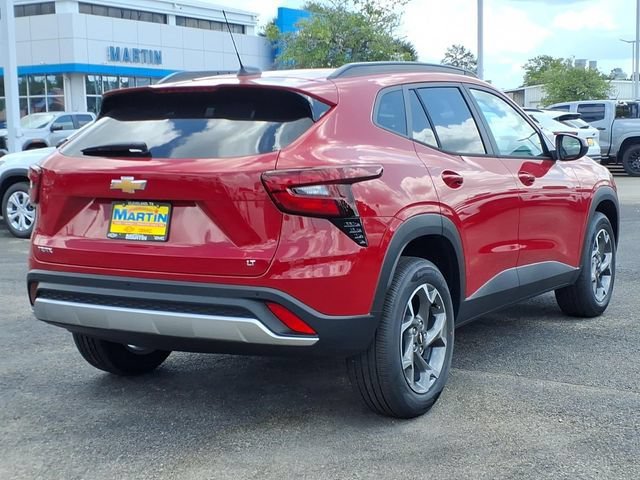 New 2026 Chevrolet Trax LT w/ Sunroof Package FWD image 5