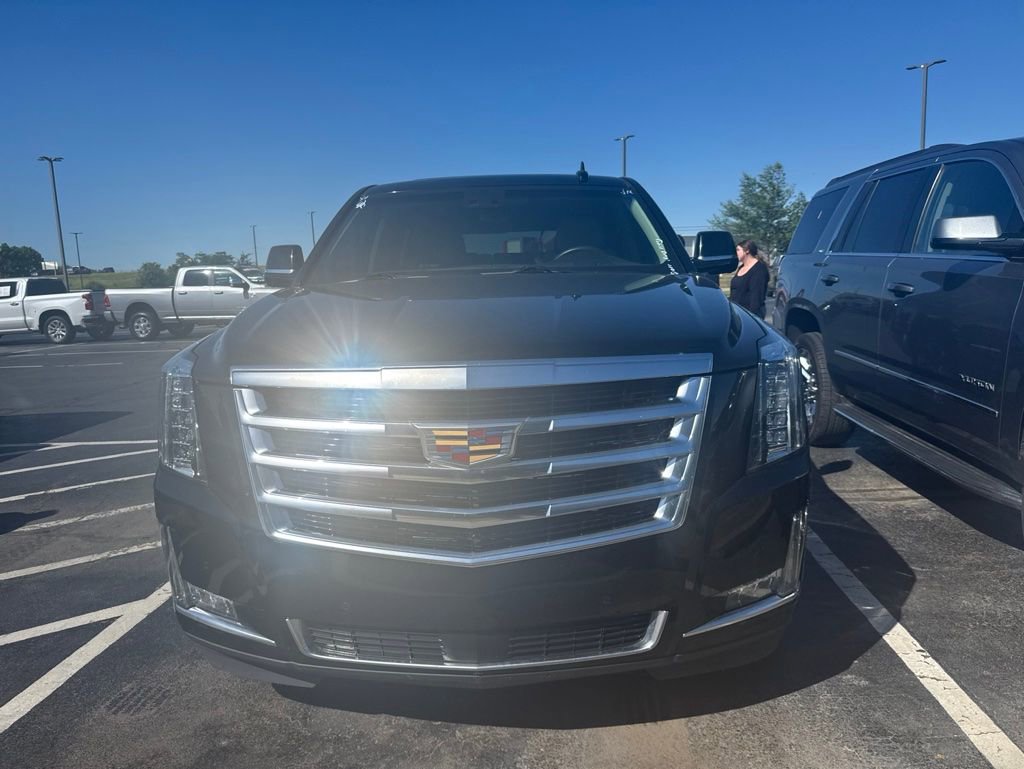 Used 2017 Cadillac Escalade Premium Luxury AWD/4WD image 2